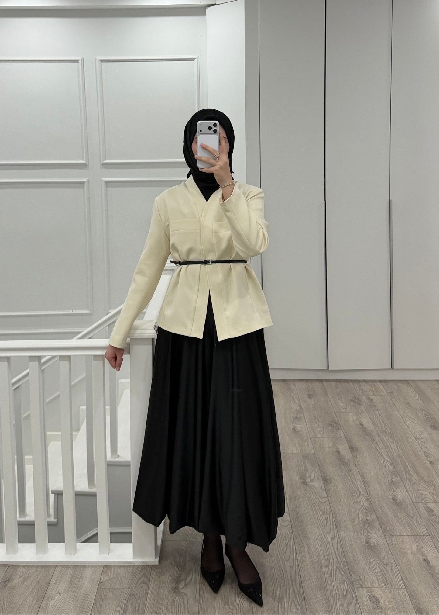 DERİ KEMERLİ CEKET KREM