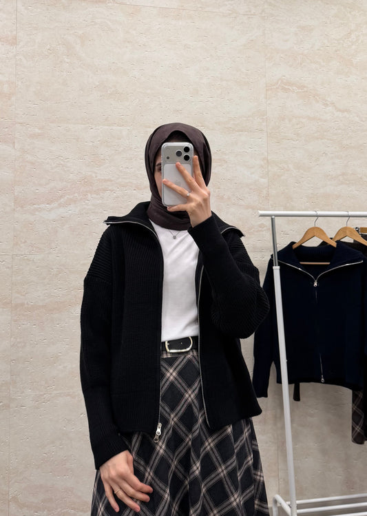 DİK YAKA TRİKO HIRKA SİYAH