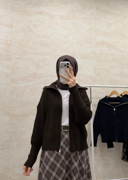 DİK YAKA TRİKO HIRKA KAHVE