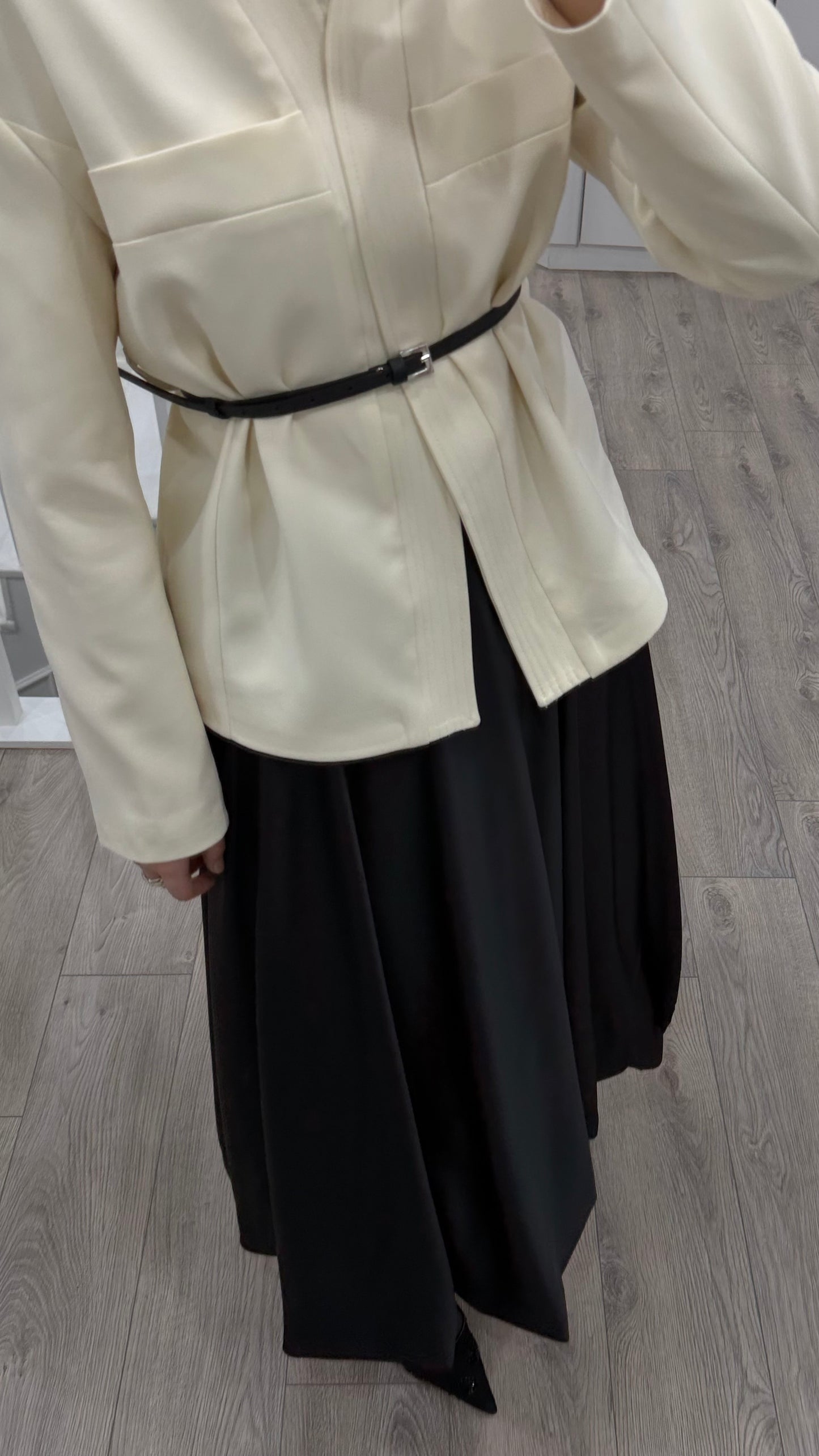 DERİ KEMERLİ CEKET KREM