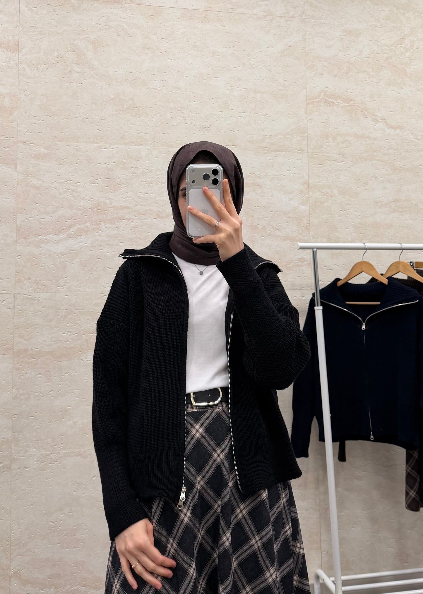 DİK YAKA TRİKO HIRKA SİYAH