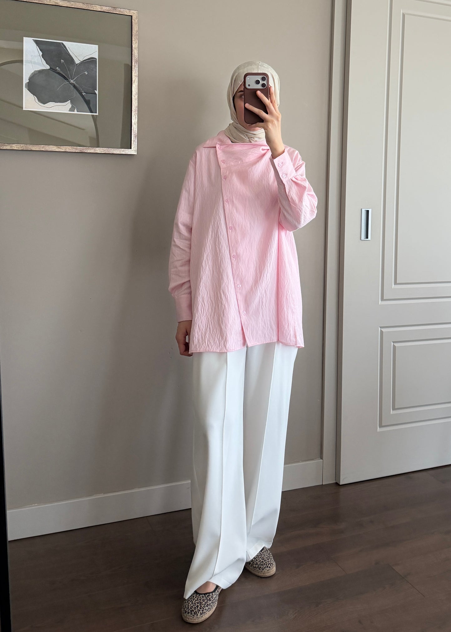 ASİMETRİK YAKA ÇİZGİLİ GÖMLEK PEMBE