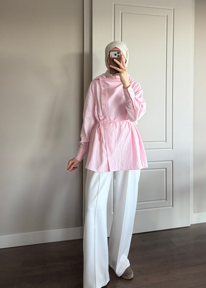 ASİMETRİK YAKA ÇİZGİLİ GÖMLEK PEMBE