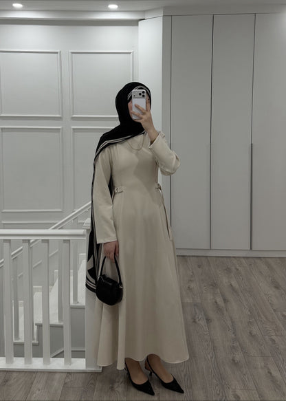 YANLARI TOKA DETAYLI ELBİSE TAŞ