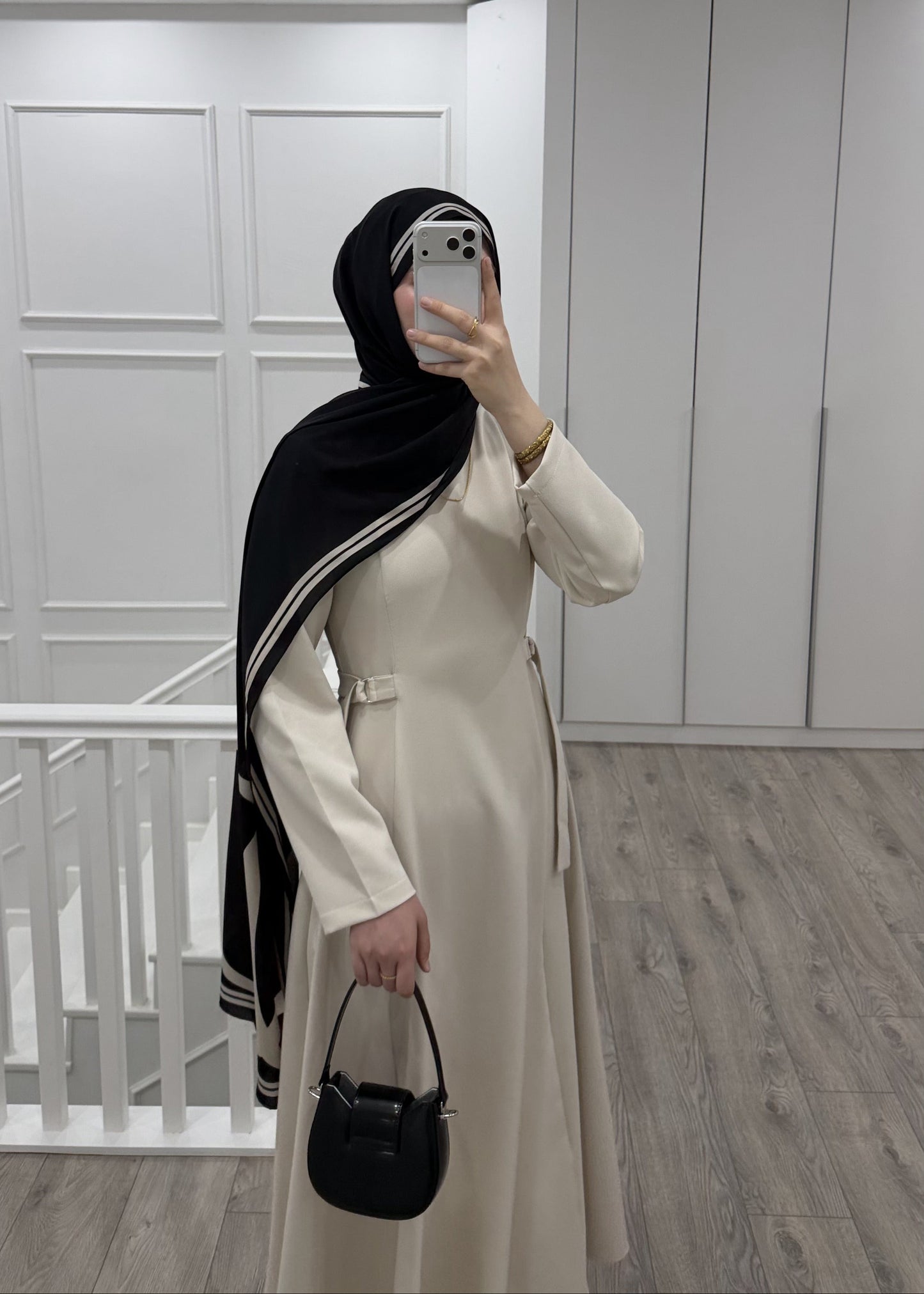 YANLARI TOKA DETAYLI ELBİSE TAŞ