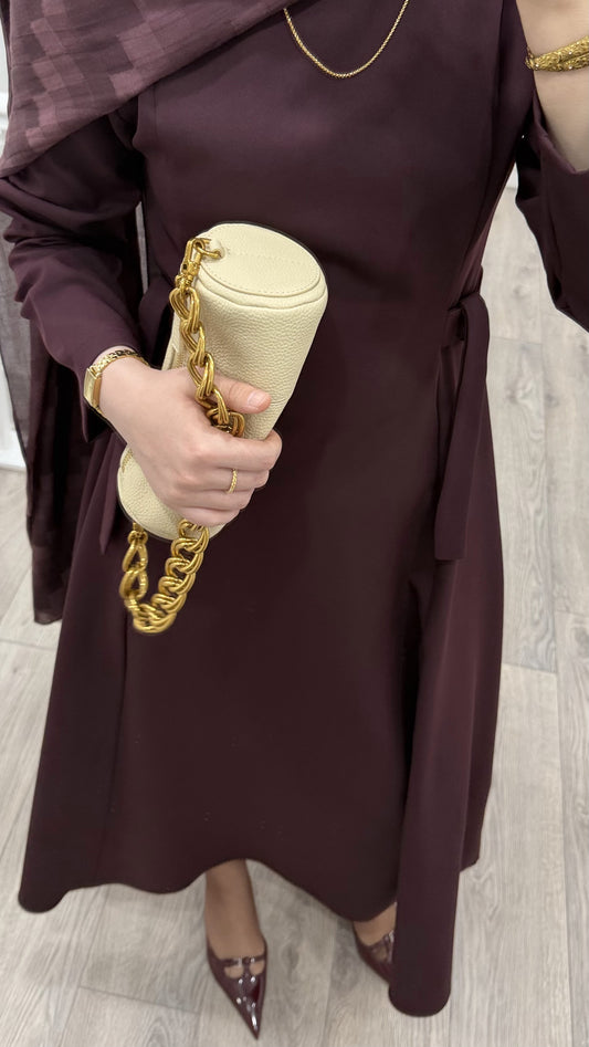 YANLARI TOKA DETAYLI ELBİSE BURGONYA