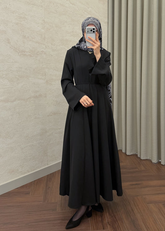 EVAZE KESİM ELBİSE SİYAH