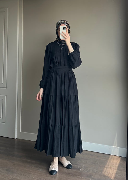 BELİ LASTİKLİ ÇİLEK ELBİSE SİYAH